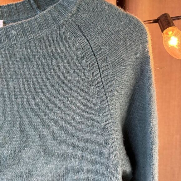 Uniqlo 100% Wool Lightweight Crewneck Sweater - Picture 4 of 4